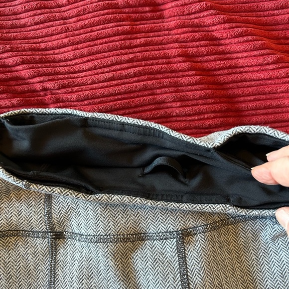 Lululemon Turn Around Tight Heathered Herringbone. Size 4. - Picture 10 of 16